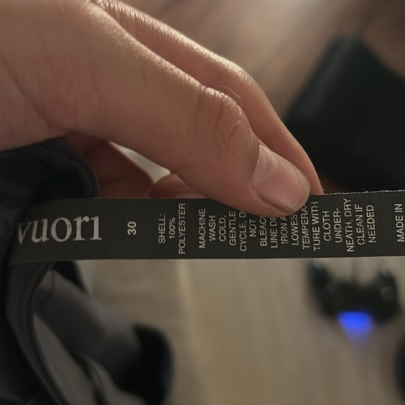 Vuori cascade tech Chino Pant color charcoal - Picture 7 of 9